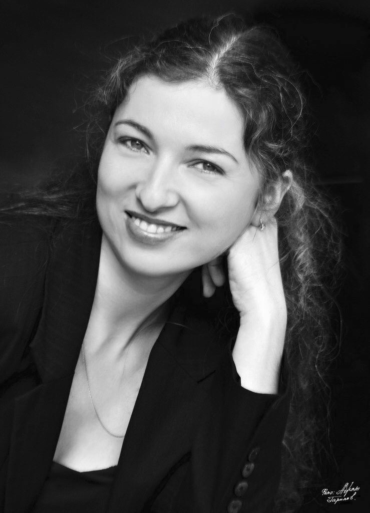 Елена Рольбина, чёрно-белый портрет